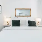 Sat2 - Modern 2 Bedroom With Ocean View Apartment *