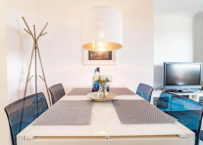 Daire Sat2 - Modern 2 Bedroom With Ocean View Marbella